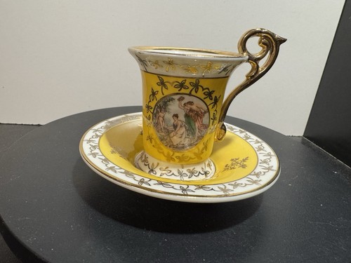 Hochgezogene mokkatasse mit - ,